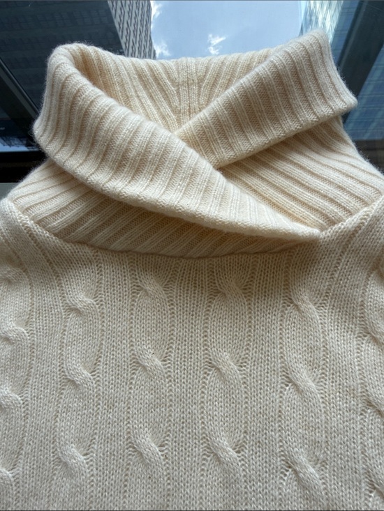 Ralph Lauren Black Label Sweaters - Ralph Lauren Black Label Women’s Cream Cashmere Cable Knit W/Crossover Collar.